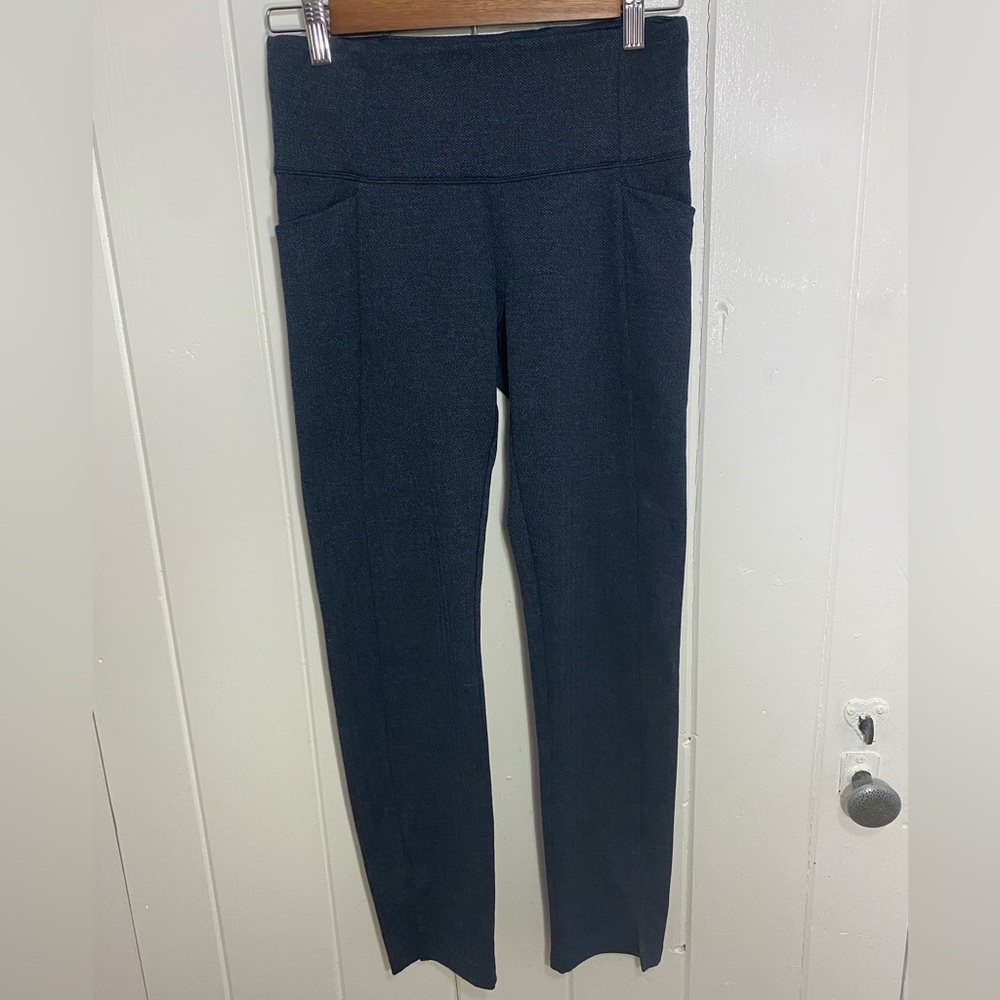 Athleta Yoga Pants With‎ Side Pockets Extra Small XS Black And Blue Pattern